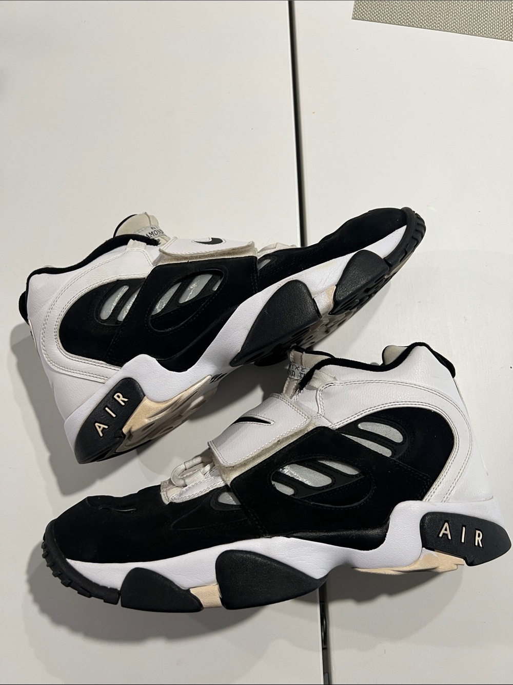 NIKE AIR DIAMOND TURF 2 'WHITE BLACK' Men’s Size 13 487658-100